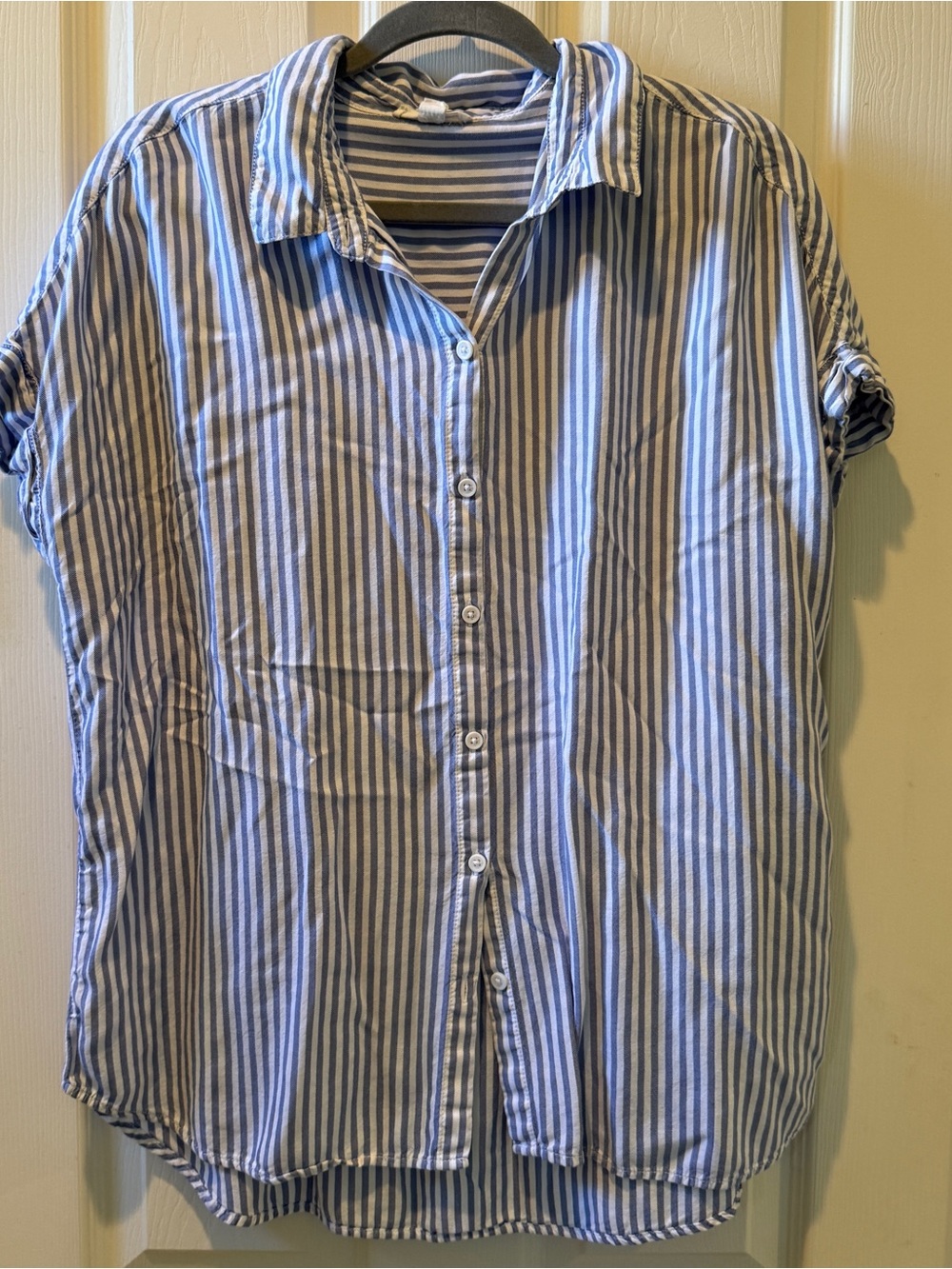 beachlunchlounge | Blue & White Vertical Stripe | Button-Down Shirt | Women’s L